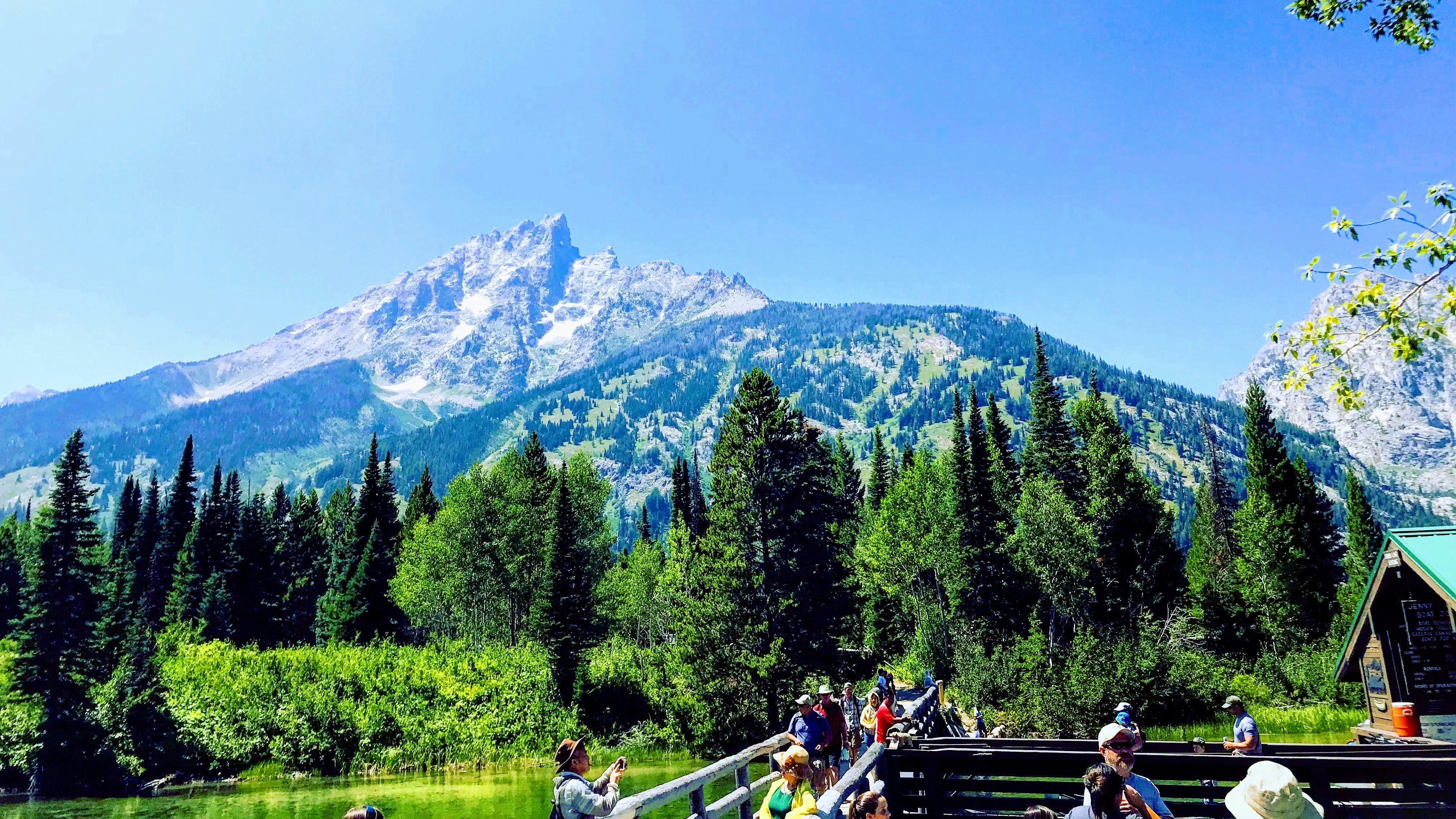 Image de Après-ski électrisant : plongez dans les nouvelles soirées du Fahrenheit Seven à Val Thorens