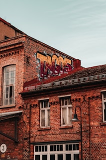 A colorful splash screen showing Taquito’s vibrant world filled with tacos and icy challenges.