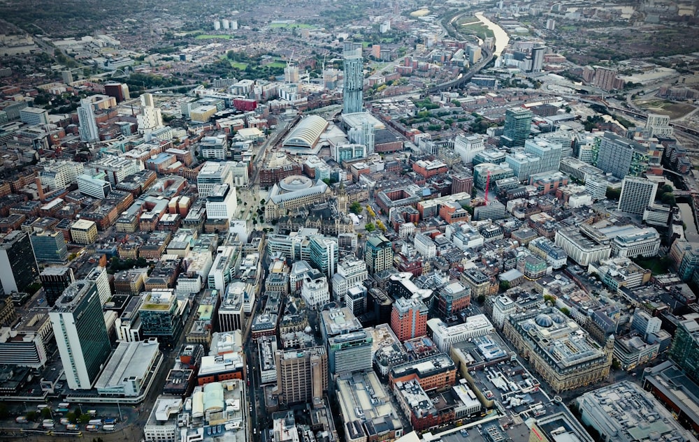 Vista aérea de los edificios de la ciudad durante el día