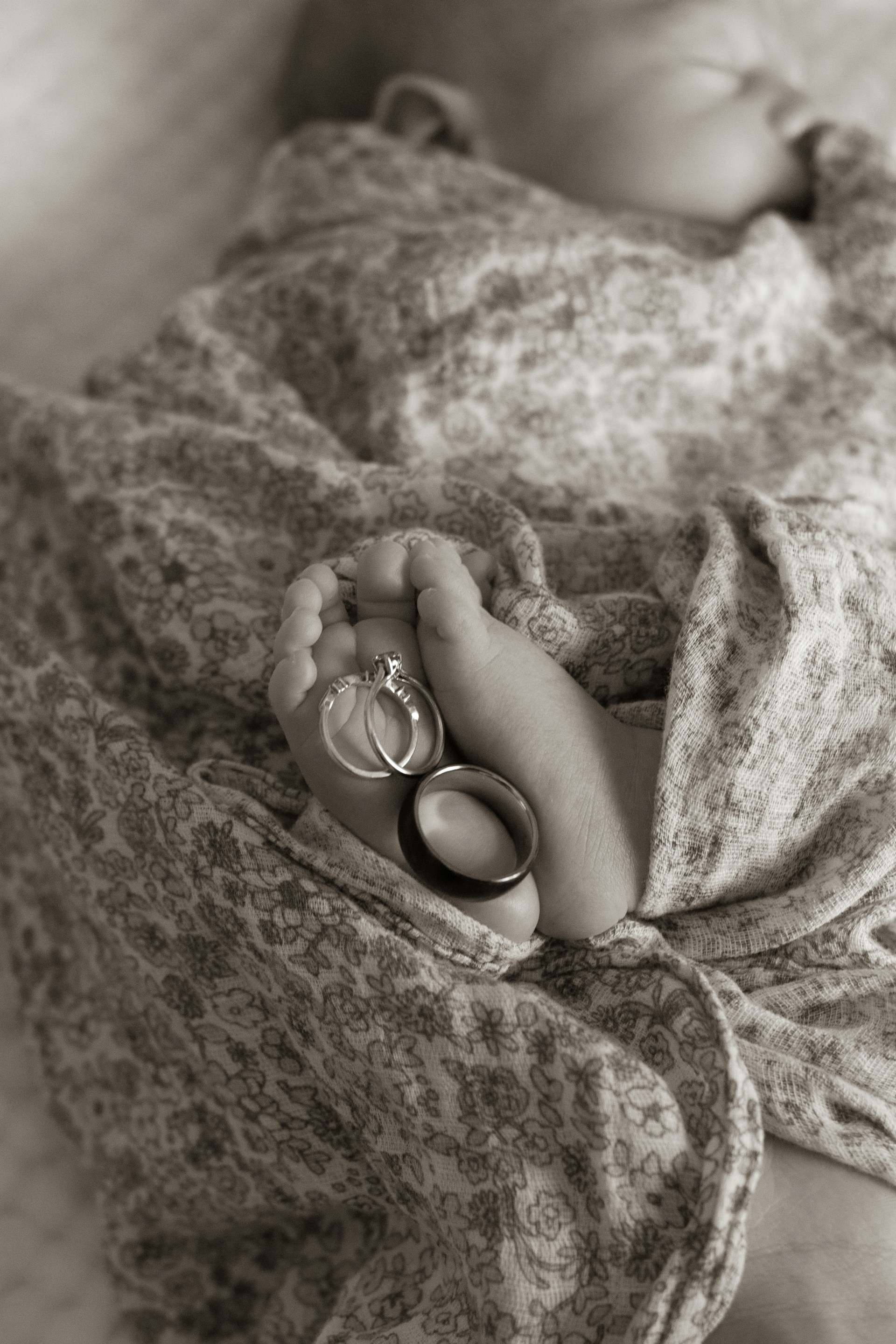 black and white bed linen