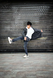 A dynamic streetwear model wearing a fersátil hoodie under vibrant concert lights.