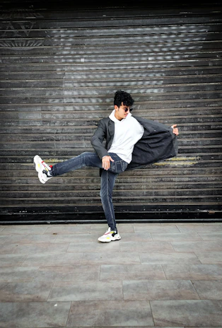 A dynamic streetwear model wearing a fersátil hoodie under vibrant concert lights.