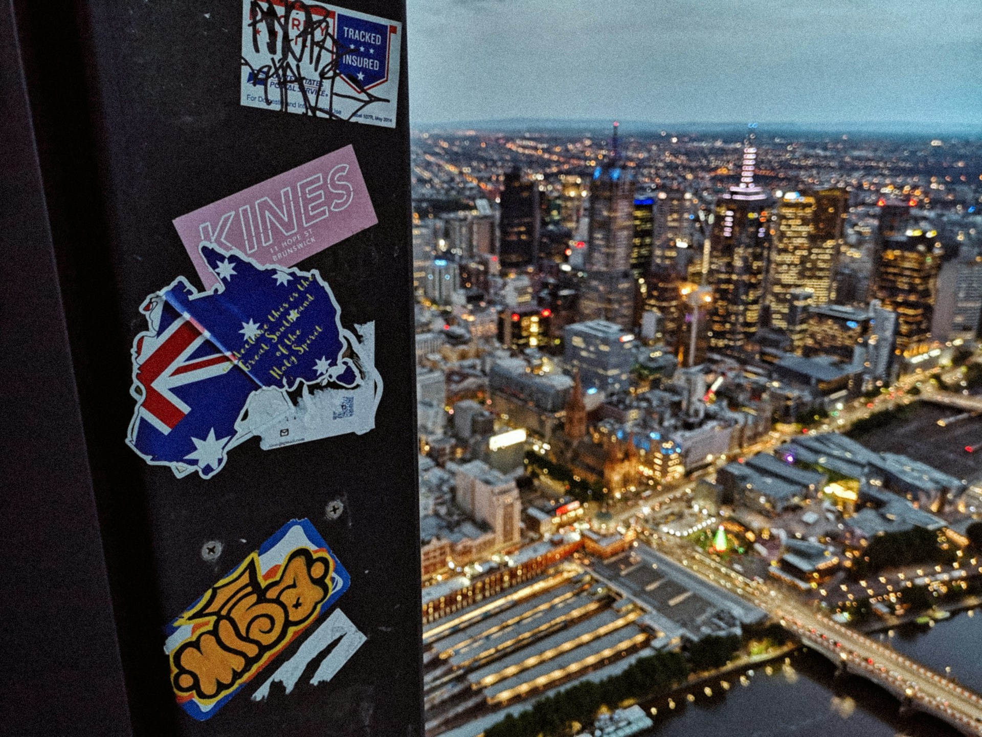 gray computer monitor