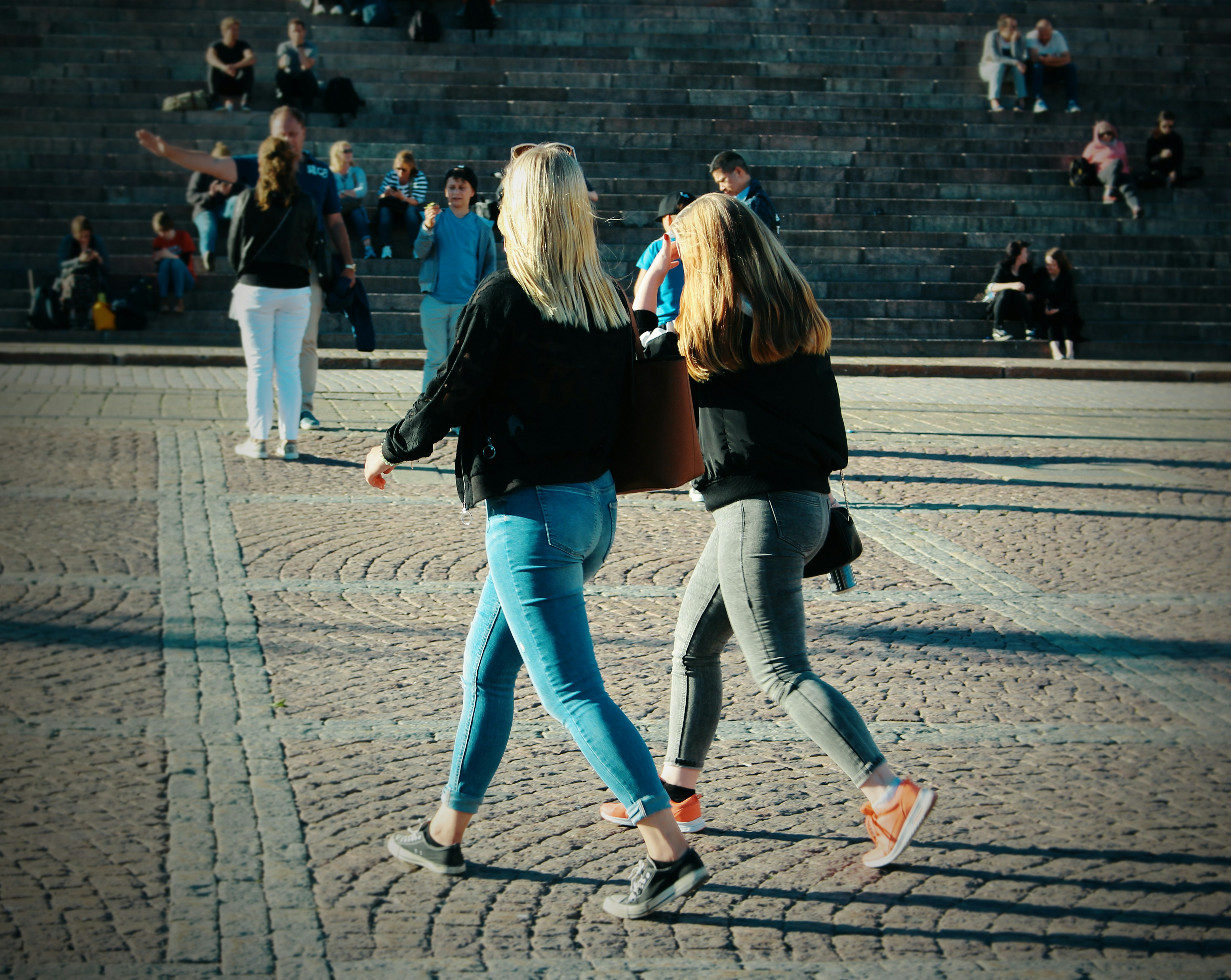 Two girlfriends walking in Helsinki 🇫🇮