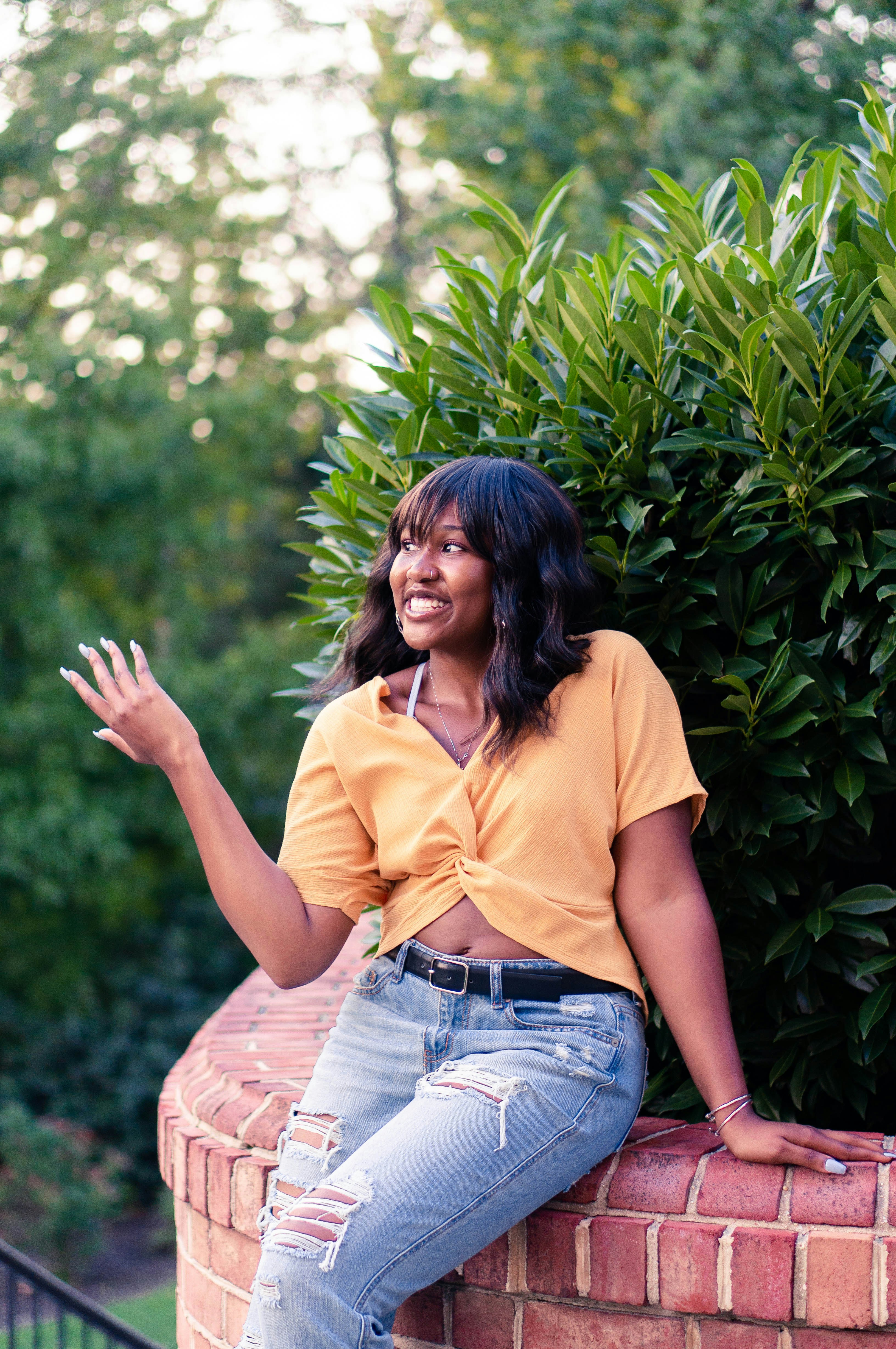 blue jean and yellow top