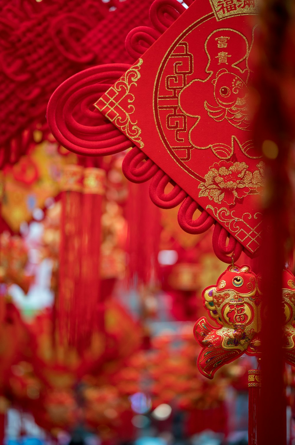 red and gold chinese lanterns
