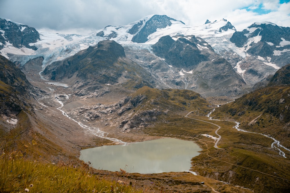 lake in the middle of mountains