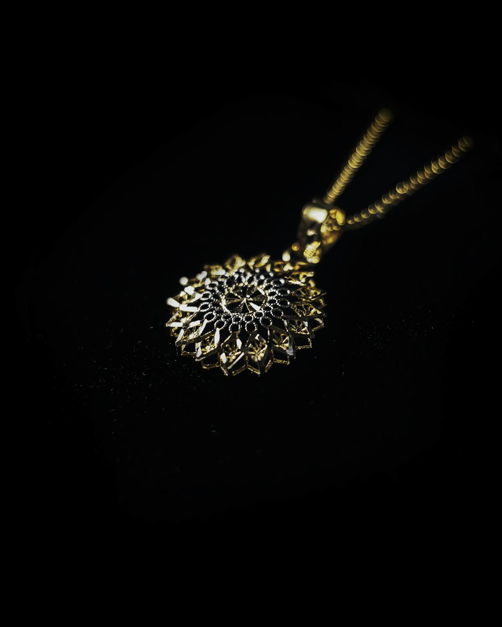 silver diamond studded pendant necklace