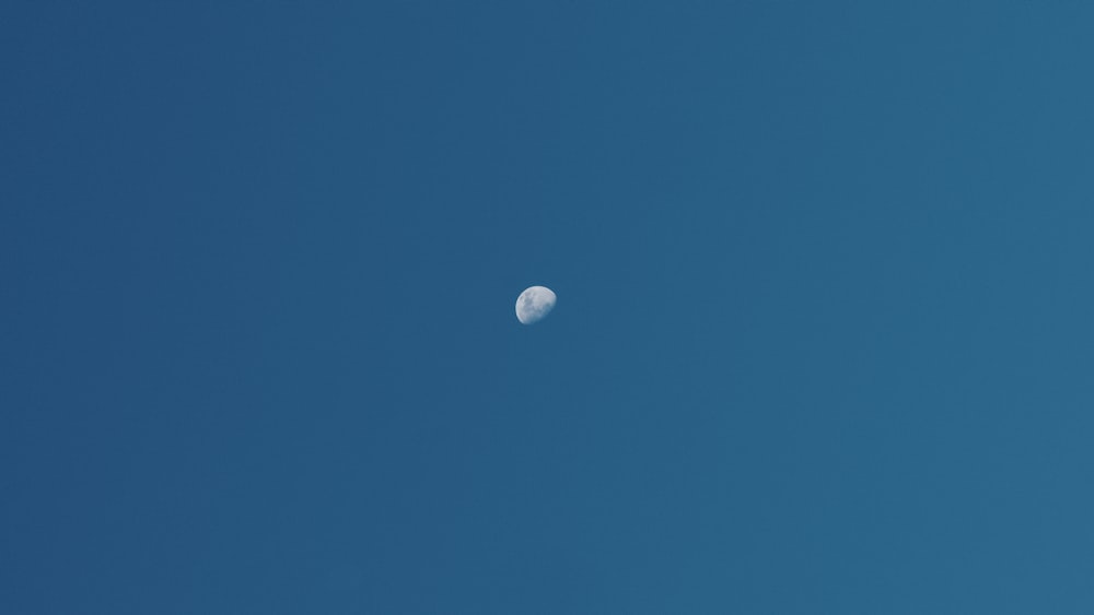 Luna llena en el cielo