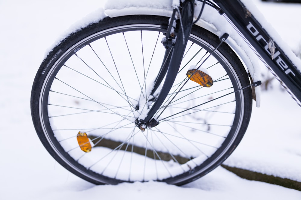 black bicycle wheel with tire