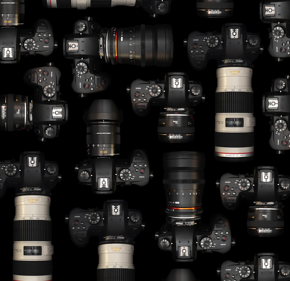 블랙과 골드 DSLR 카메라 렌즈