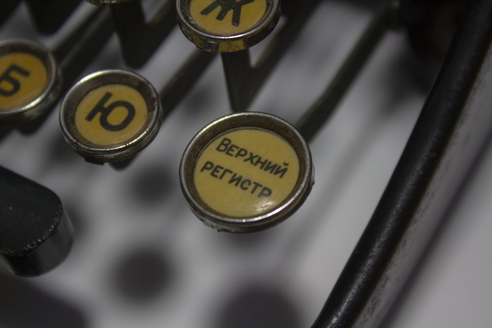 a close up of some type of typewriter