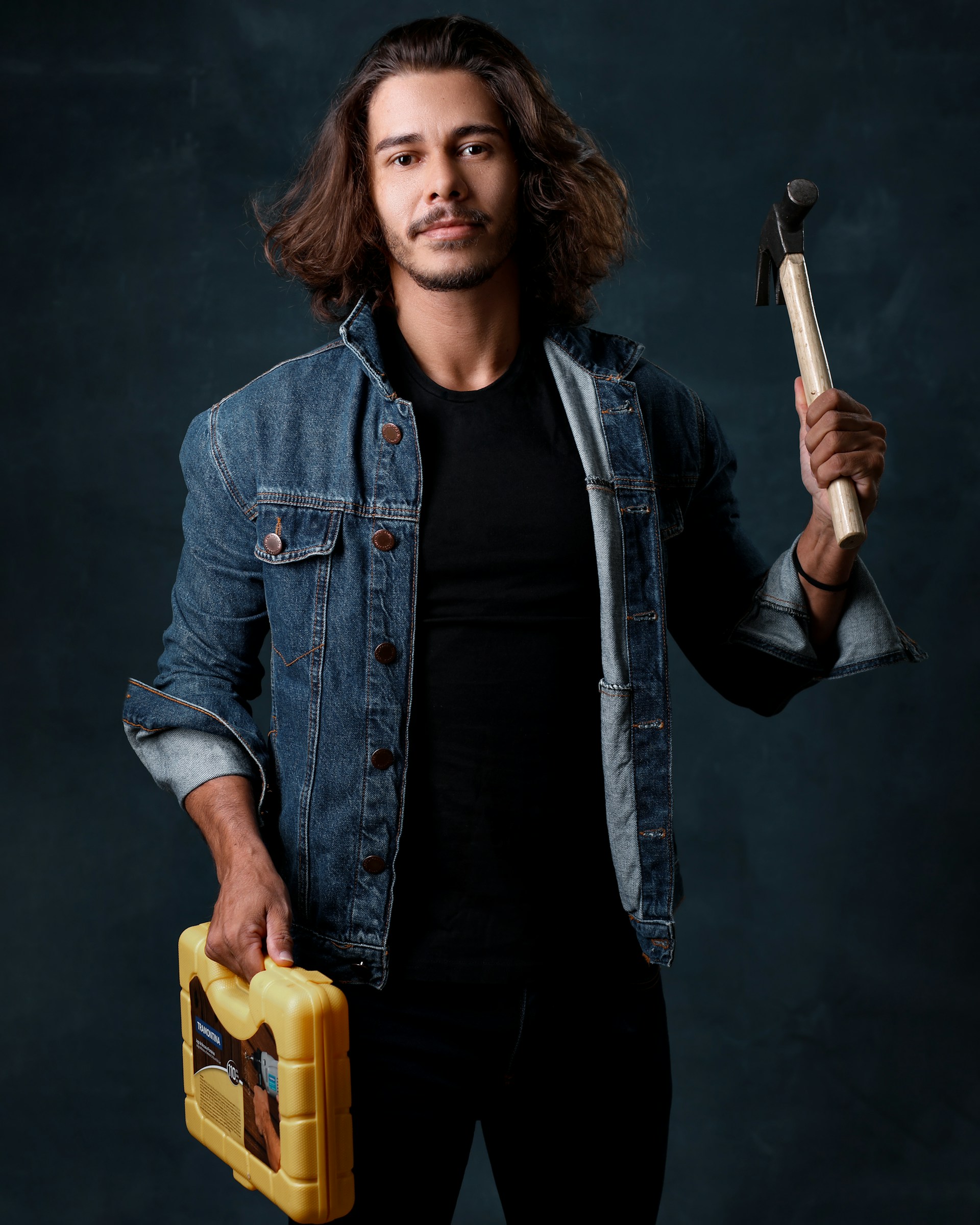 gray computer monitor