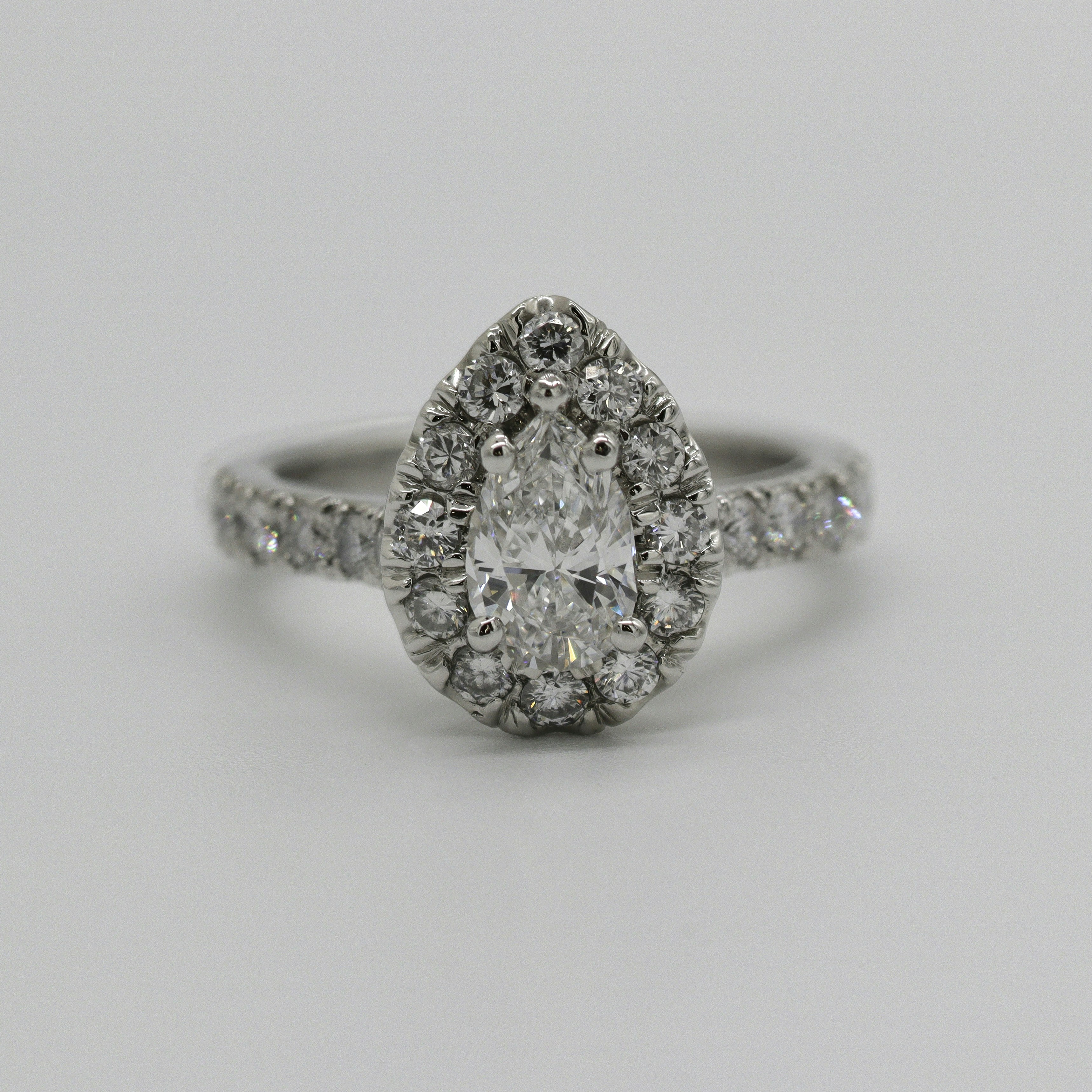 The Ultimate Guide to Oval Diamond Engagement Rings