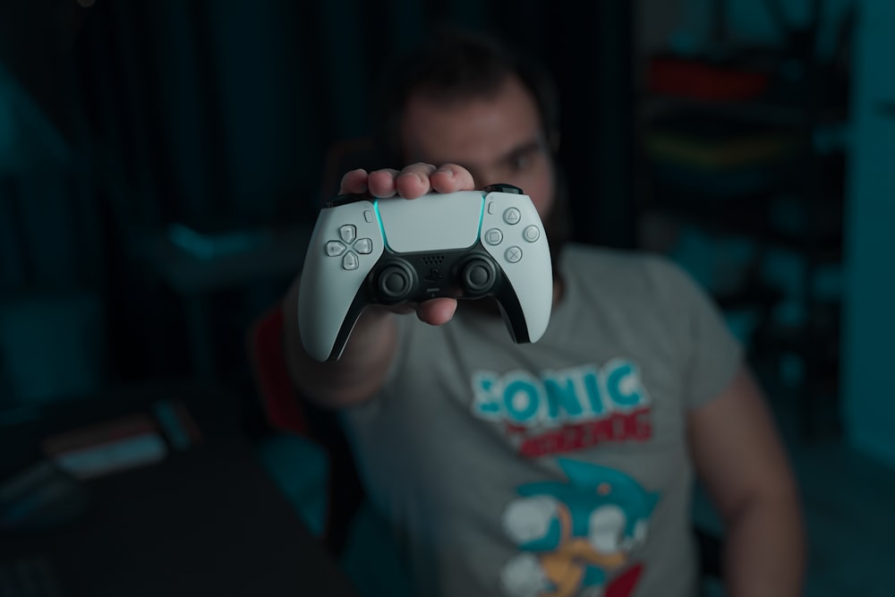 boy in gray and red crew neck t-shirt holding gray game controller photo –  Free Turkey Image on Unsplash