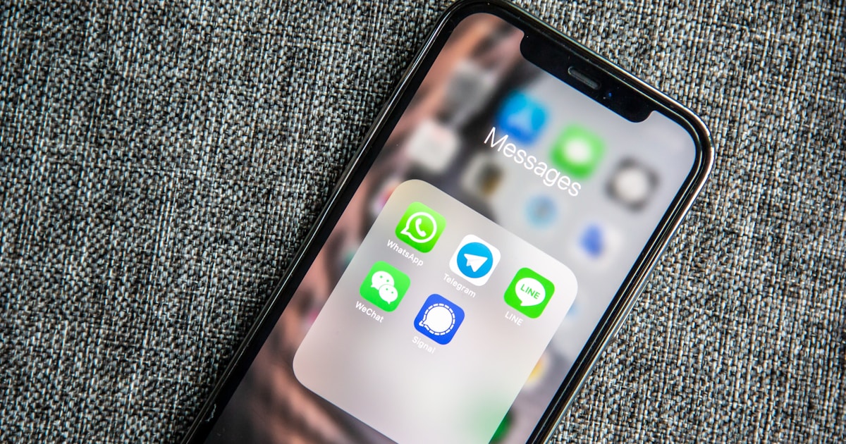 WhatsApp Business API vs WhatsApp Business App: Qual Usar em 2026?