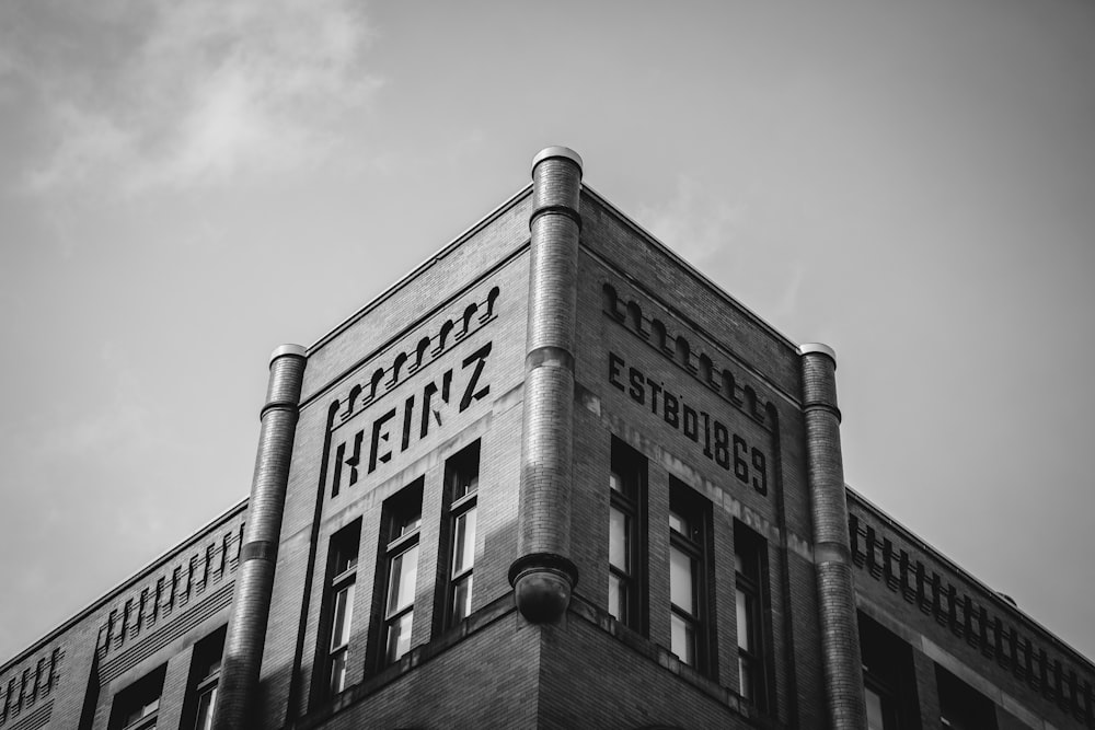 a black and white photo of a building