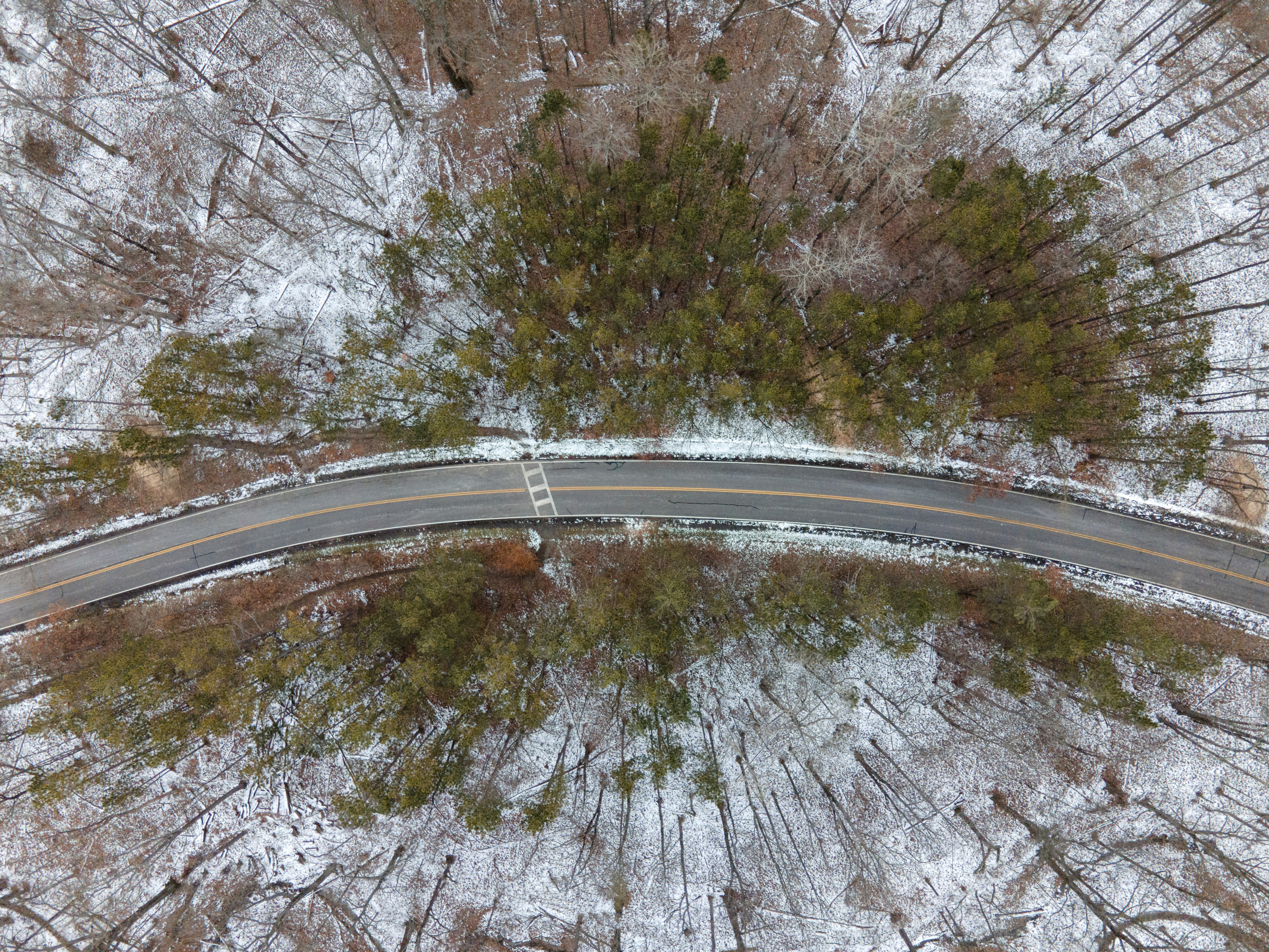 car top-down view, aerial perspective, ilustrasi artikel Stunning Top Down Aerial View Car Wallpapers for Mobile 7