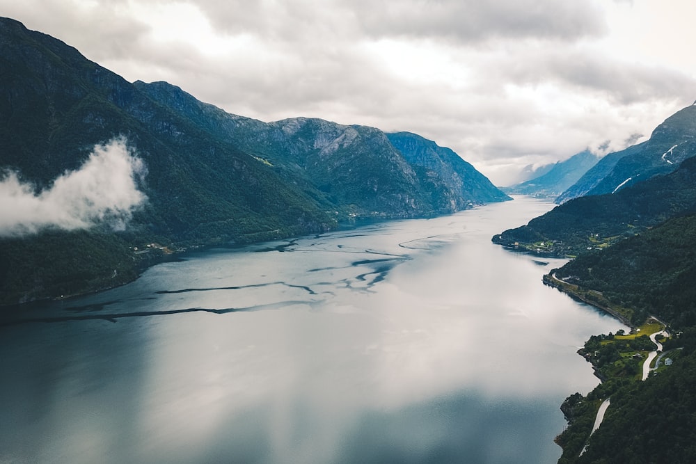 lake in the middle of mountains