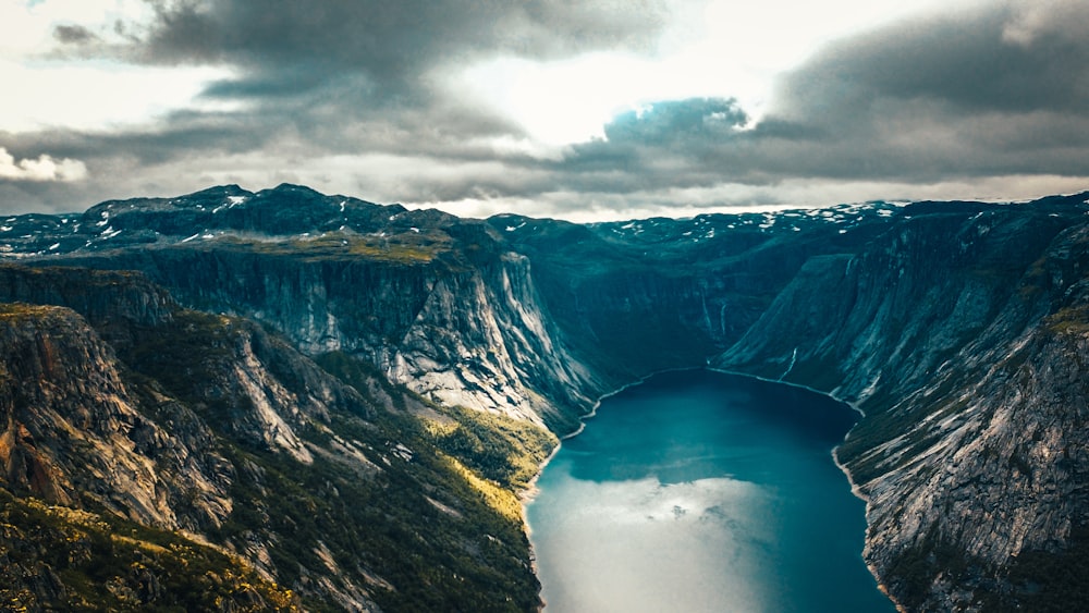 lake in the middle of mountains