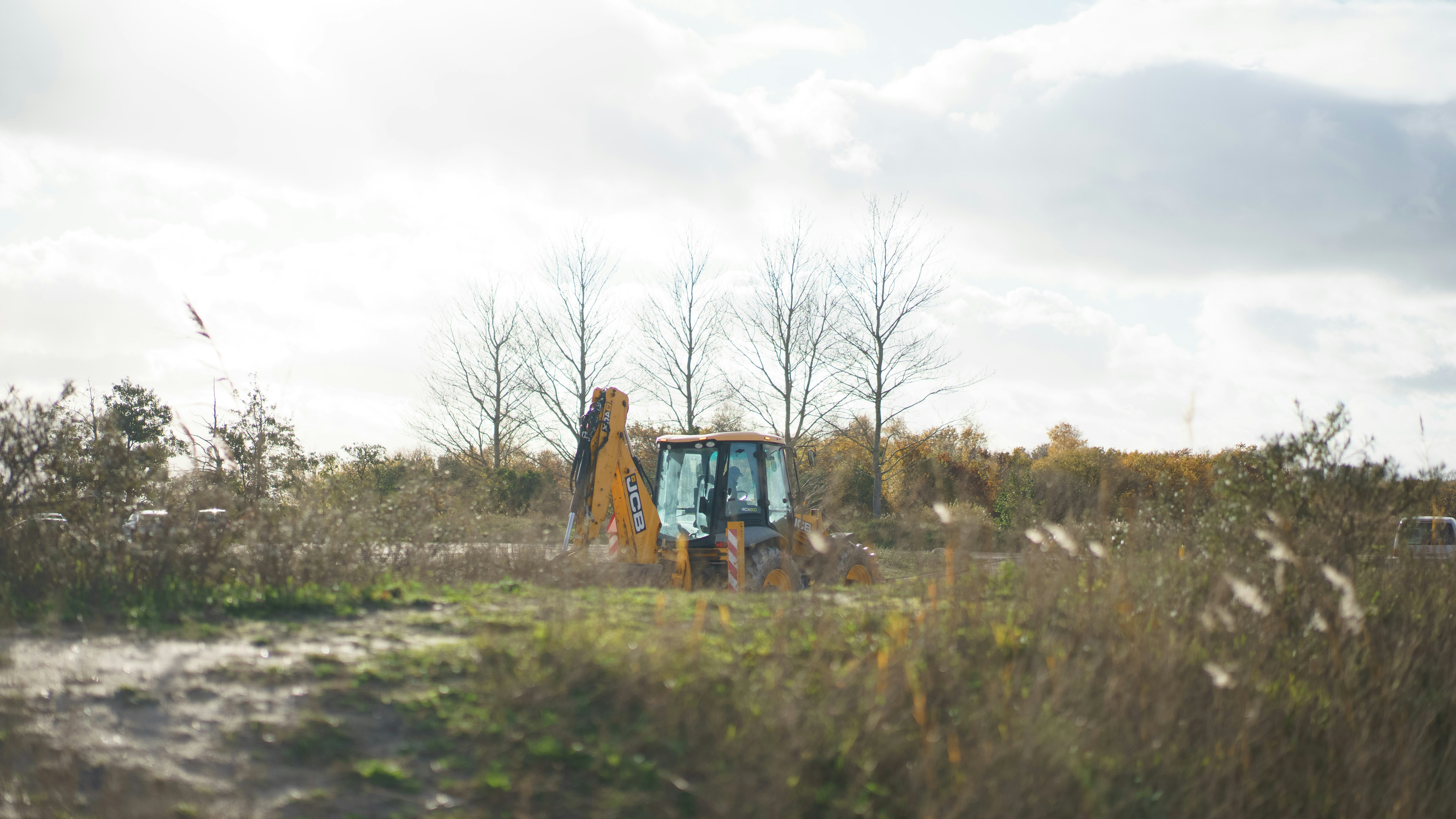 photo-1611774858495-5b55365c4ab6?ixid=M3wxMjA3fDB8MXxzZWFyY2h8MTZ8fHdvcmslMjB0cnVja3xlbnwwfHx8fDE3NDkzMTUyMzJ8MA\u0026ixlib=rb-4.1.0