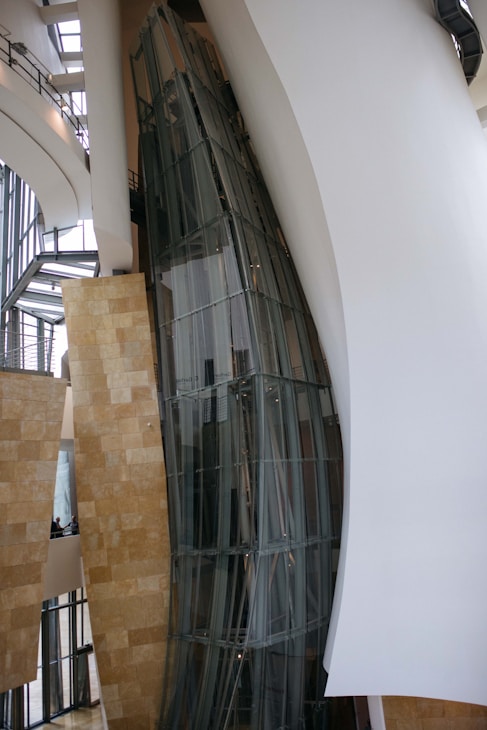 Photo 1611785693234 59c3a63b1cdd?q=85&w=700&h=730&fit=crop