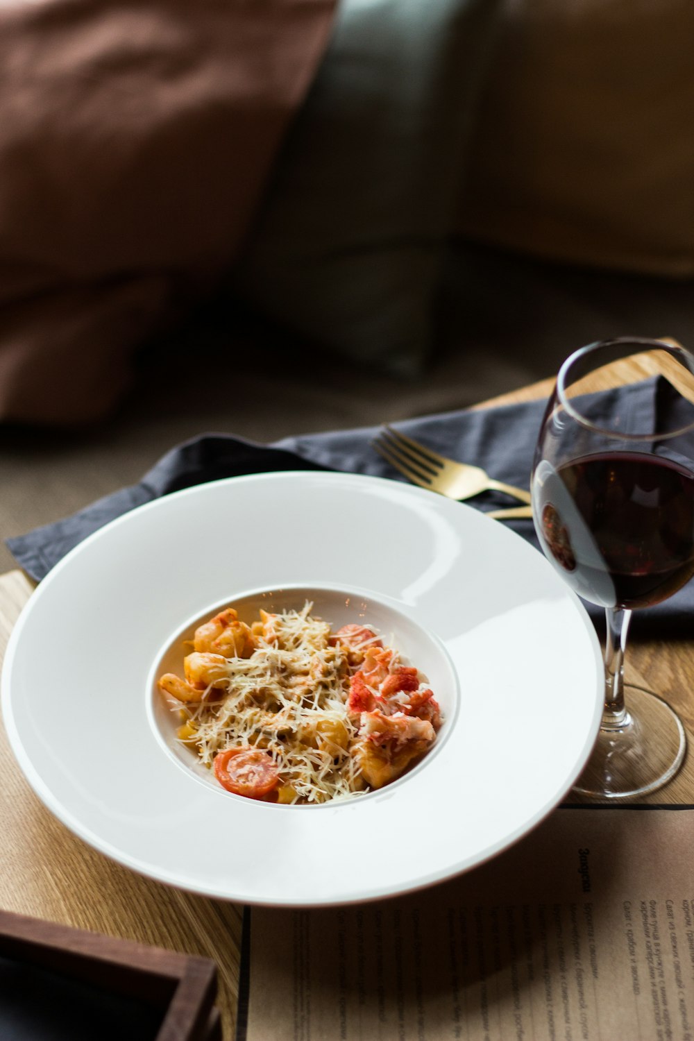 pasta dish on white ceramic round plate