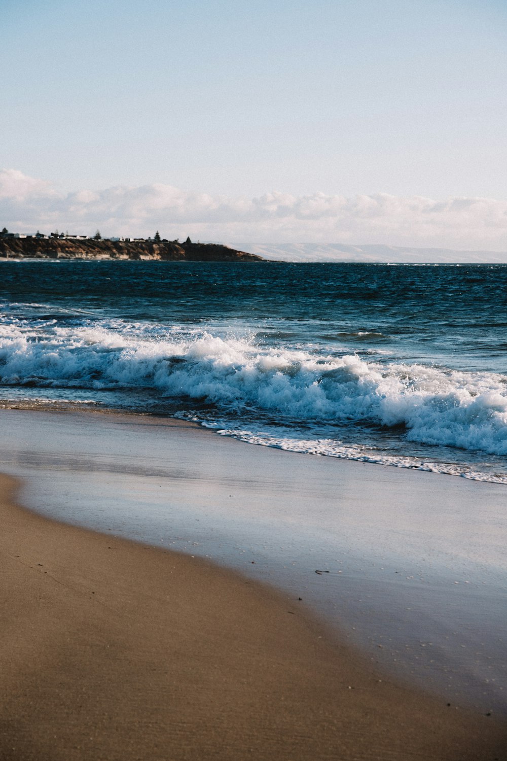 sea waves crashing on shore during daytime