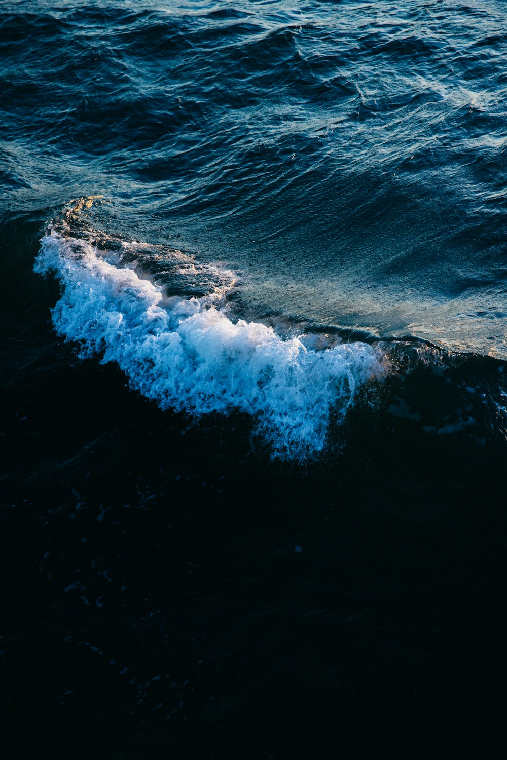 ocean waves crashing on shore during daytime