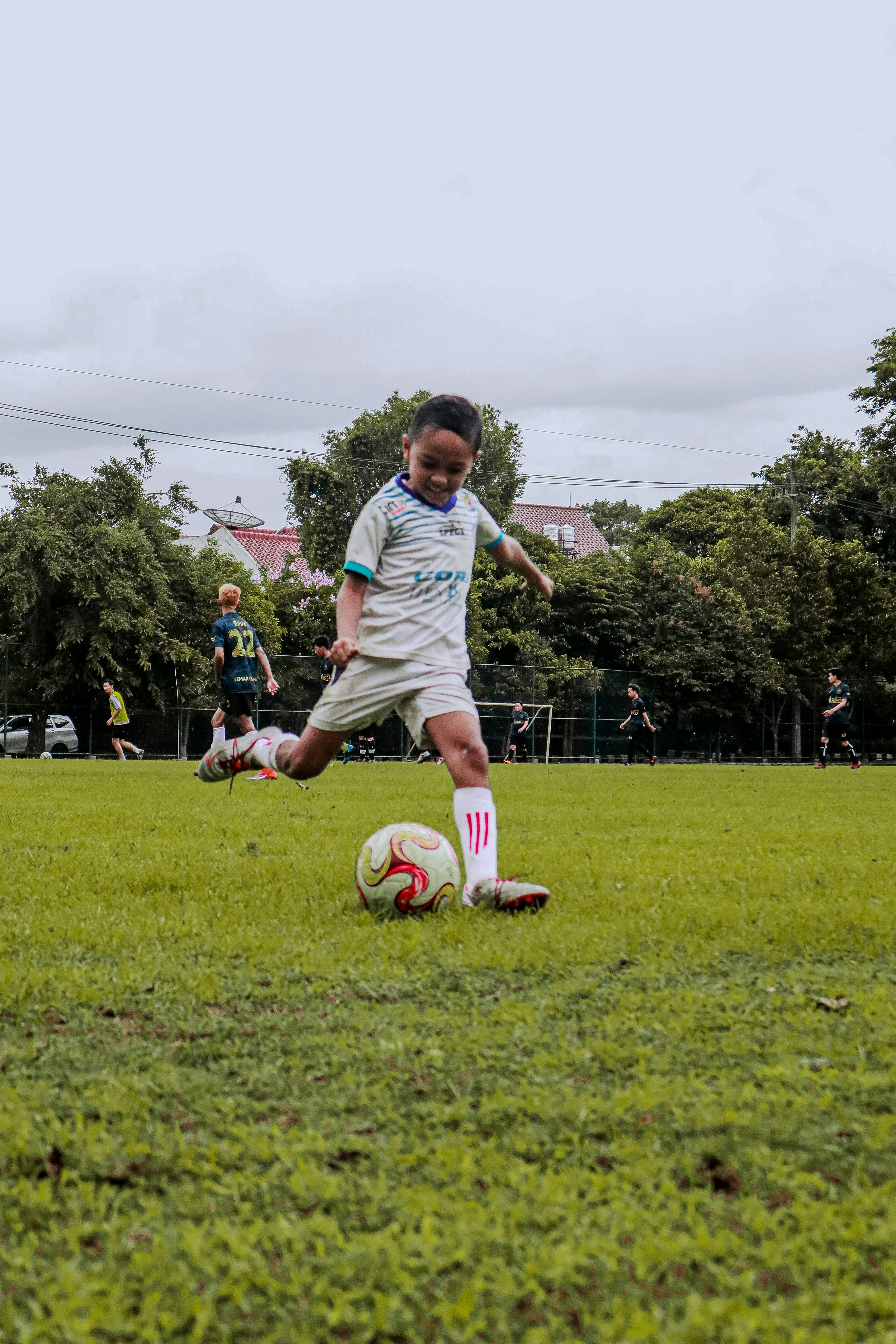 Boy_playing_soccer
