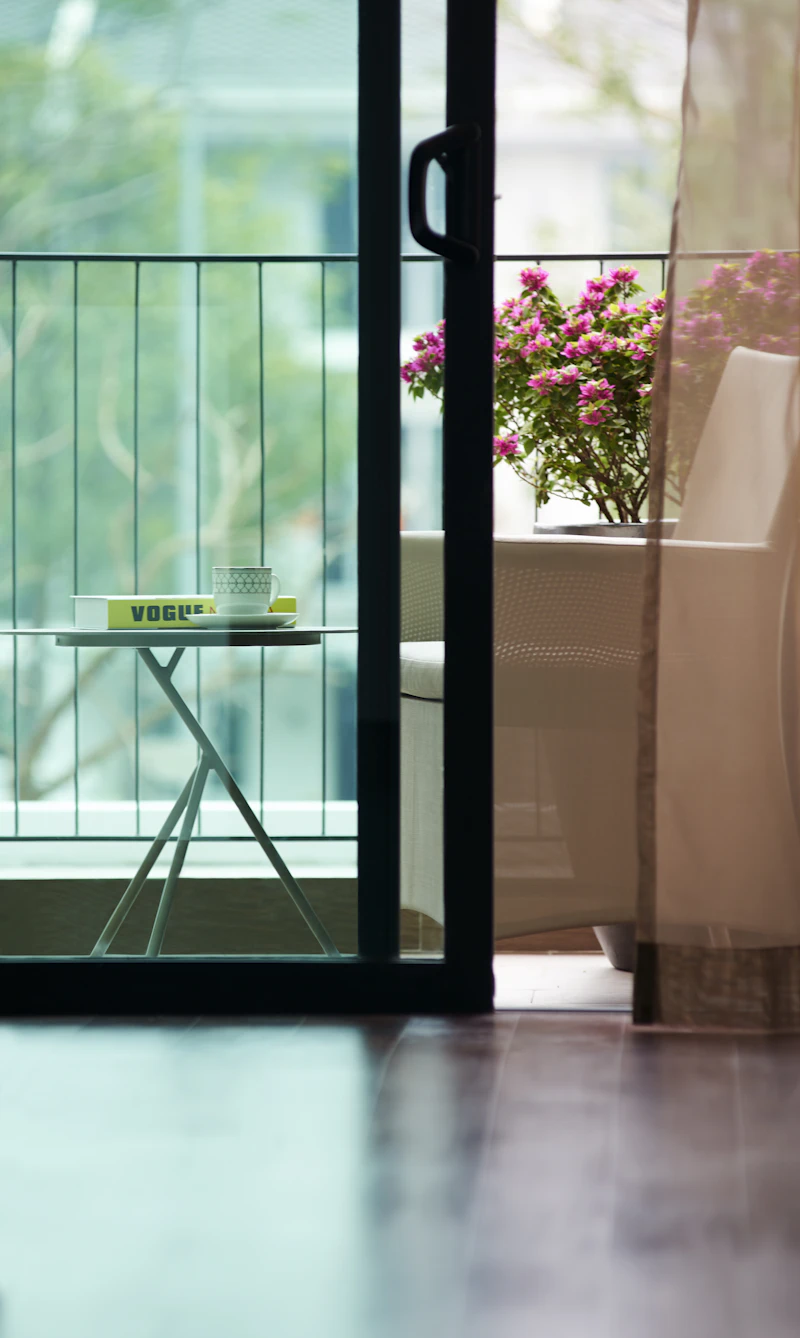 Slim black aluminium window frame detail