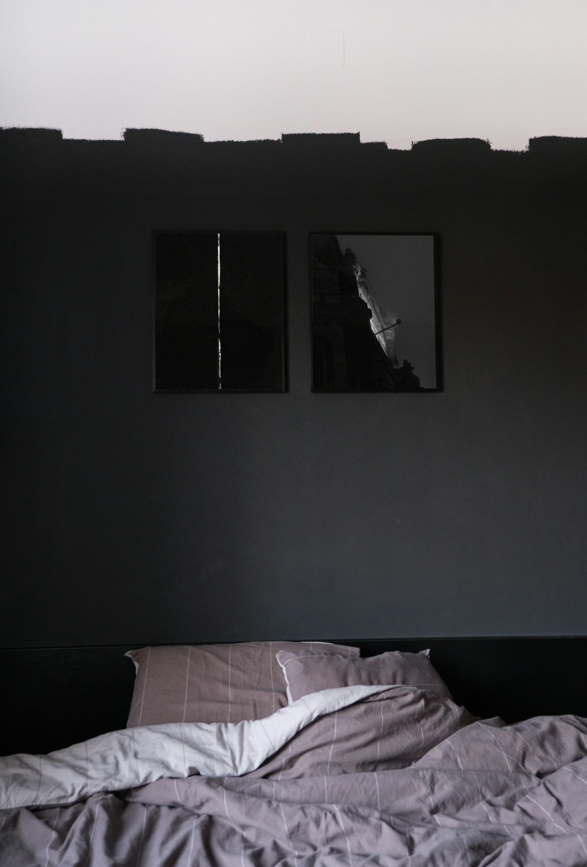 photo by photo by Adam Hornyak via unsplash.com - Modern black and grey bedroom