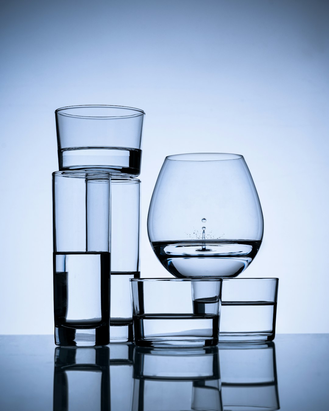 2 clear drinking glasses with water