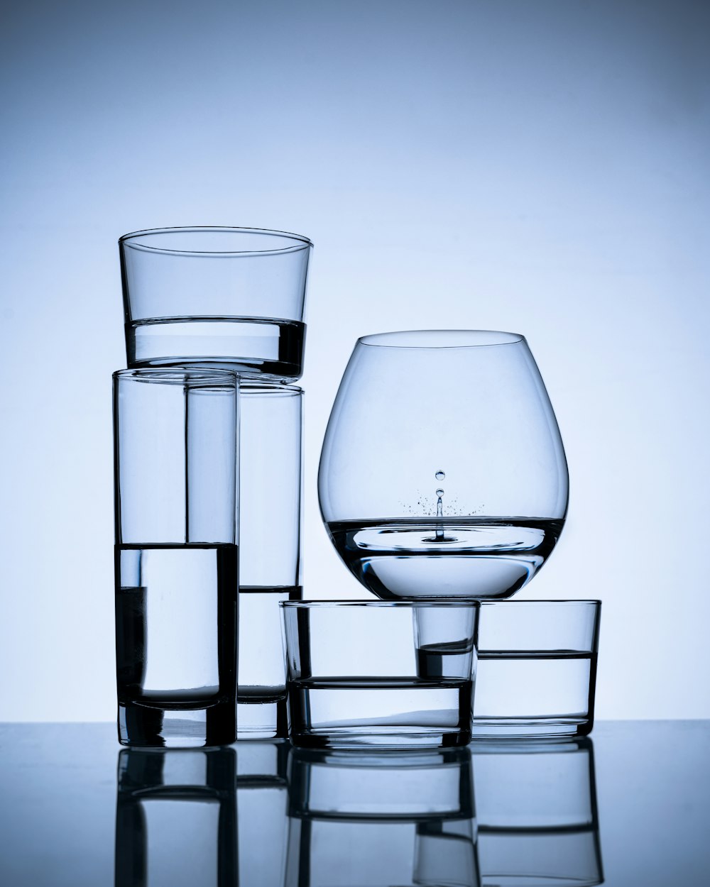 2 clear drinking glasses with water