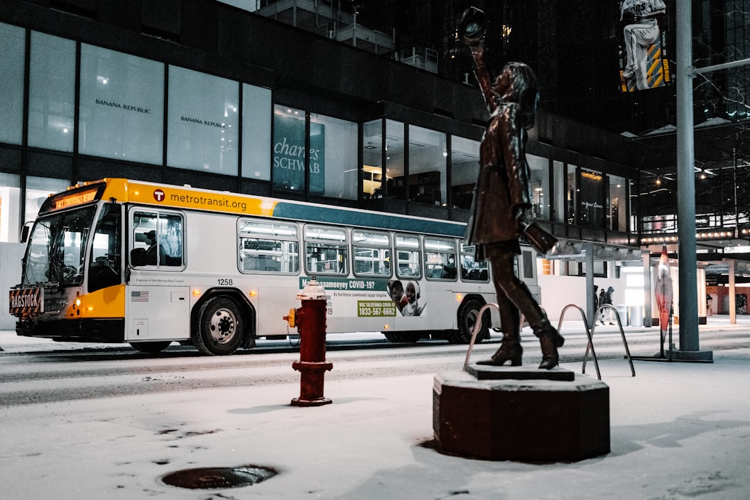 mary tyler moore statue.