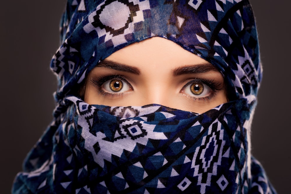 woman in blue and white hijab