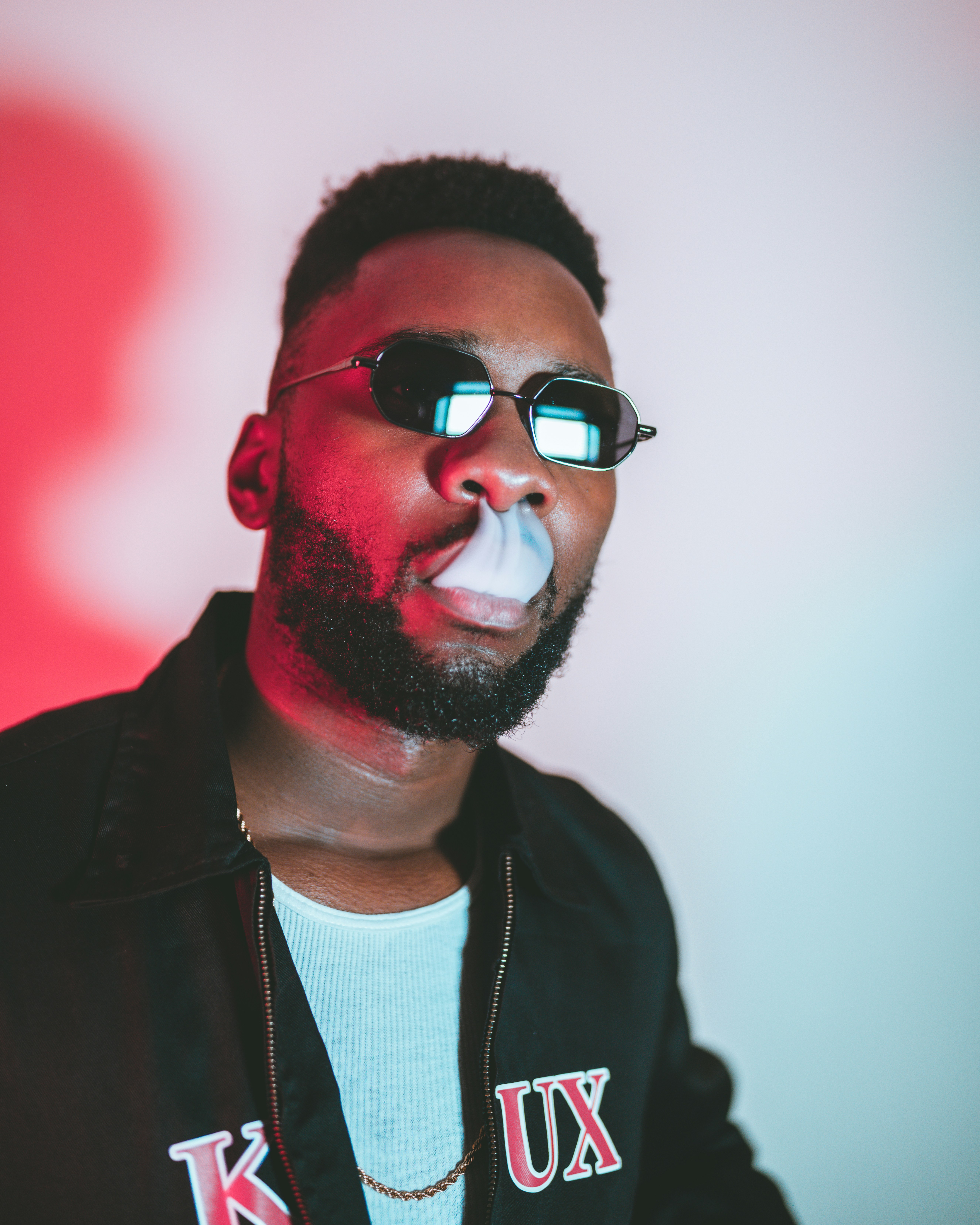 photo-1611900219970-8b3bbf197e6b?ixid=M3wxMjA3fDB8MXxzZWFyY2h8MTU5fHxkciUyMHZhcGUlMjBrc2F8ZW58MHx8fHwxNzM4MTQ3ODIwfDA%5Cu0026ixlib=rb-4.0.3