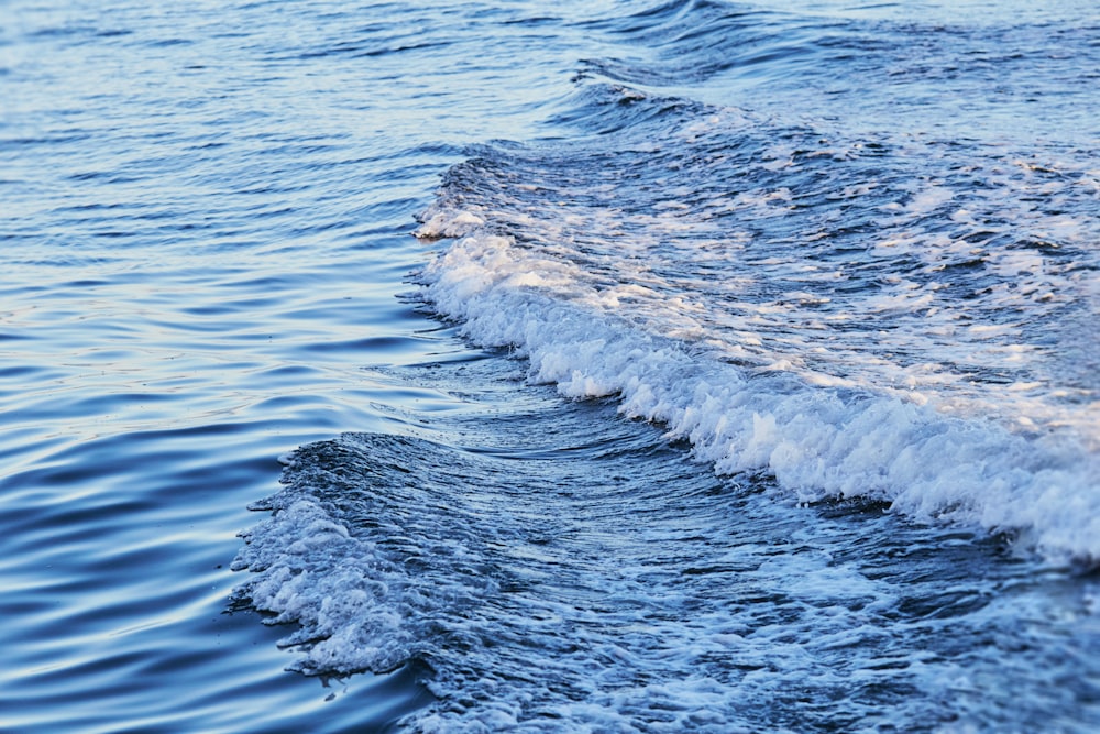 ocean waves crashing on shore during daytime