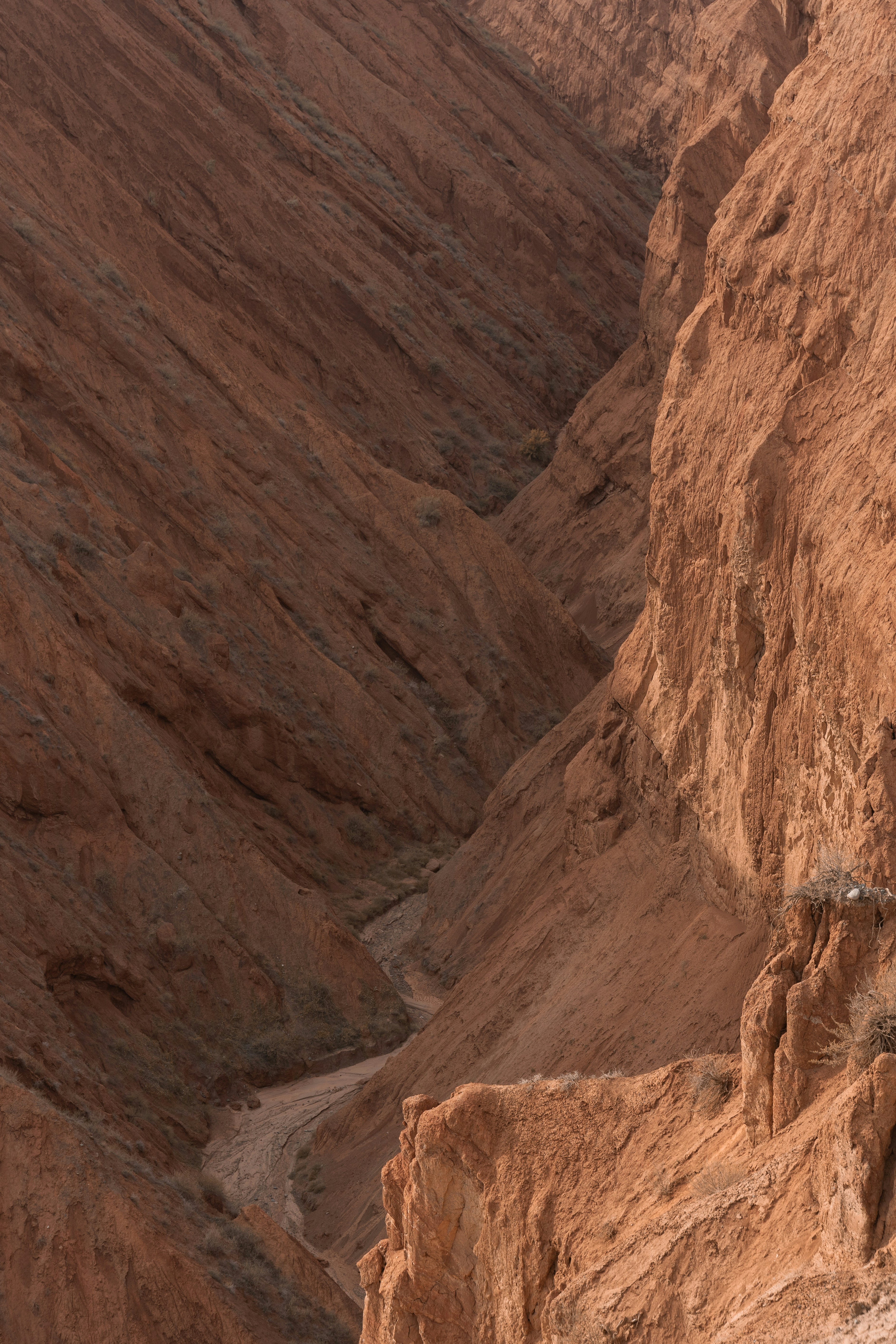 brown rocky mountain during daytime