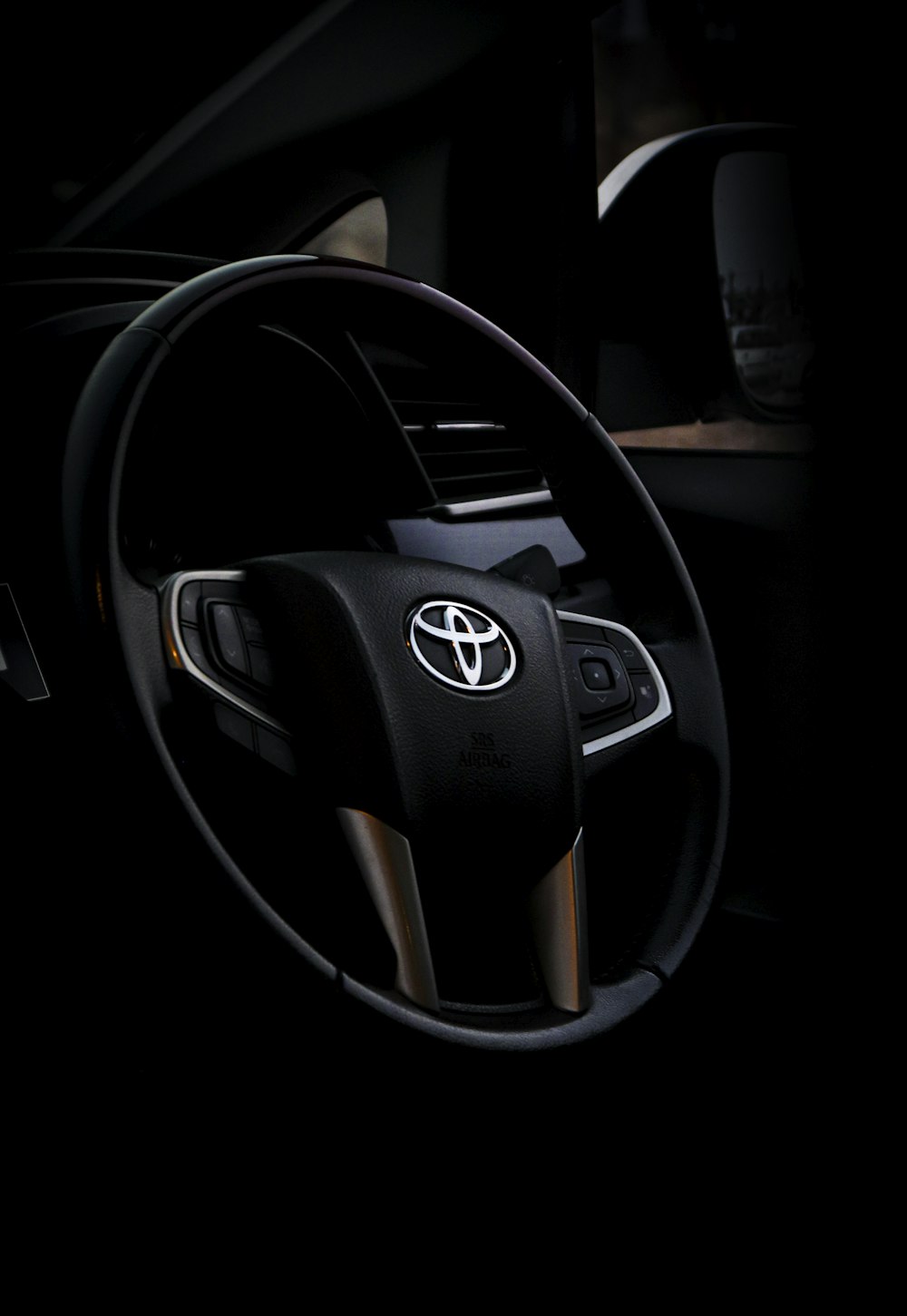 black and silver mercedes benz steering wheel