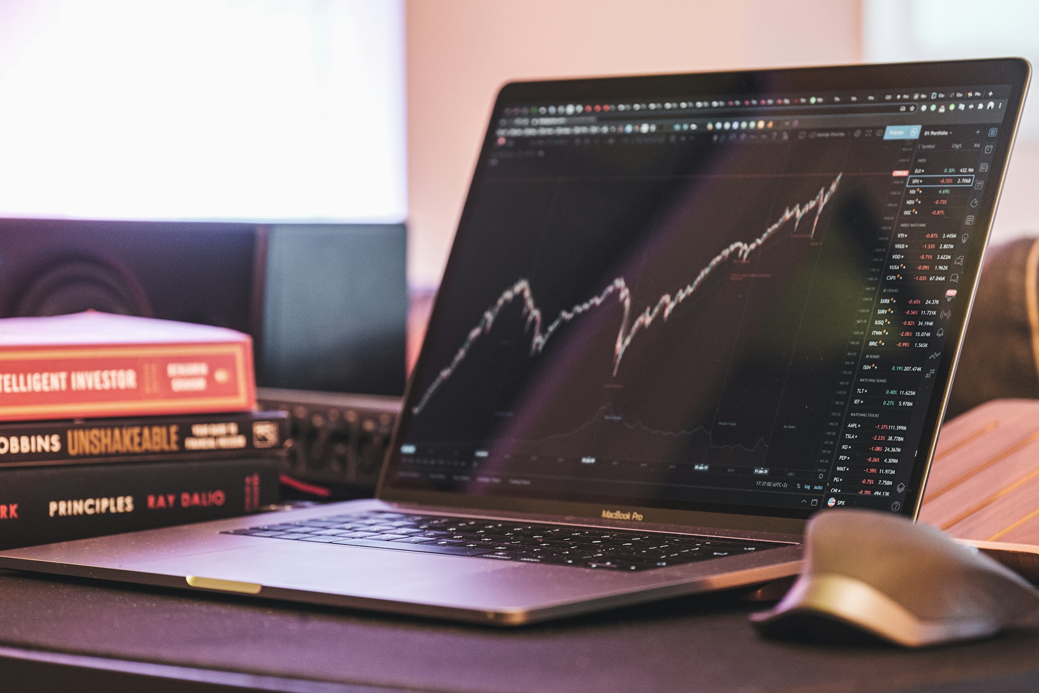 Index Funds vs. Individual Stocks: Pros and Cons