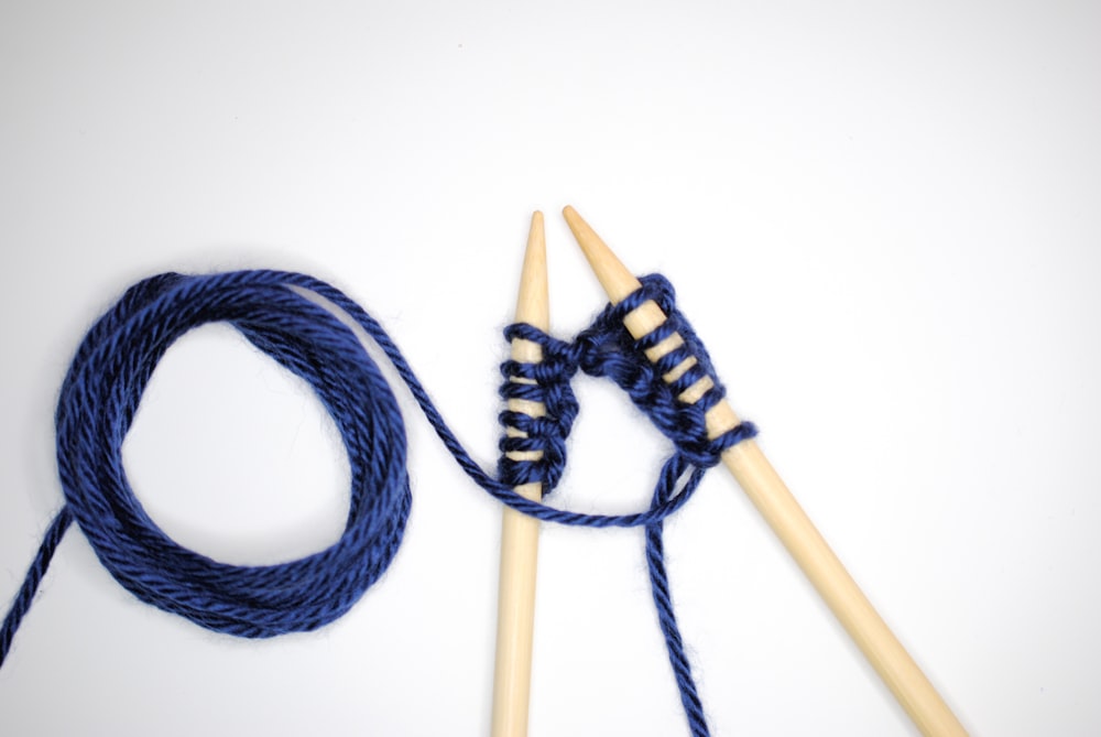 Collier de perles bleu et blanc