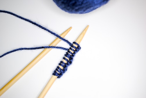 A DIY kit with yarn and knitting needles.