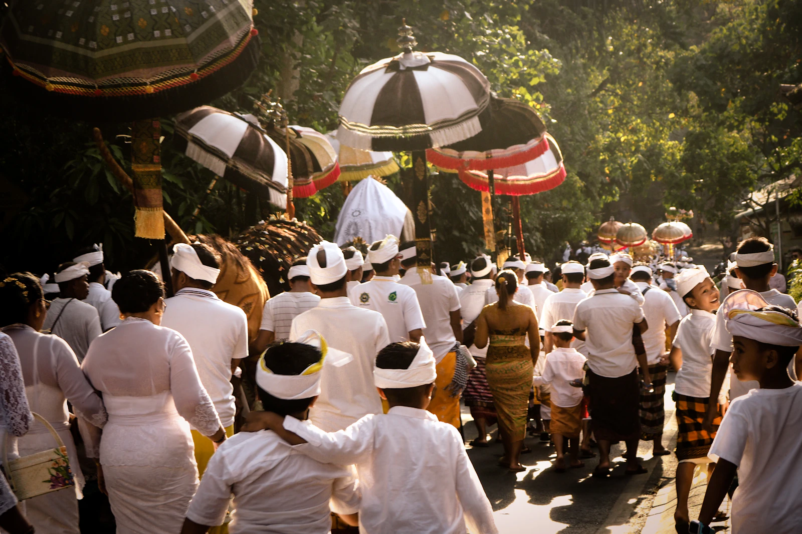 Illustrative image for what to eat in ubud: base genep and balinese dishes.