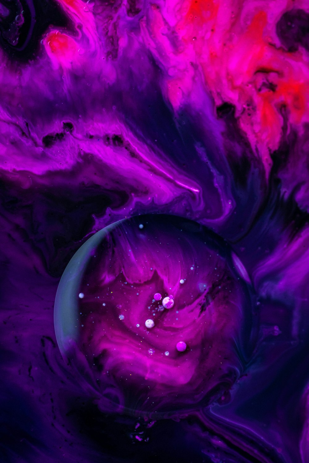 Pintura abstracta púrpura y negra