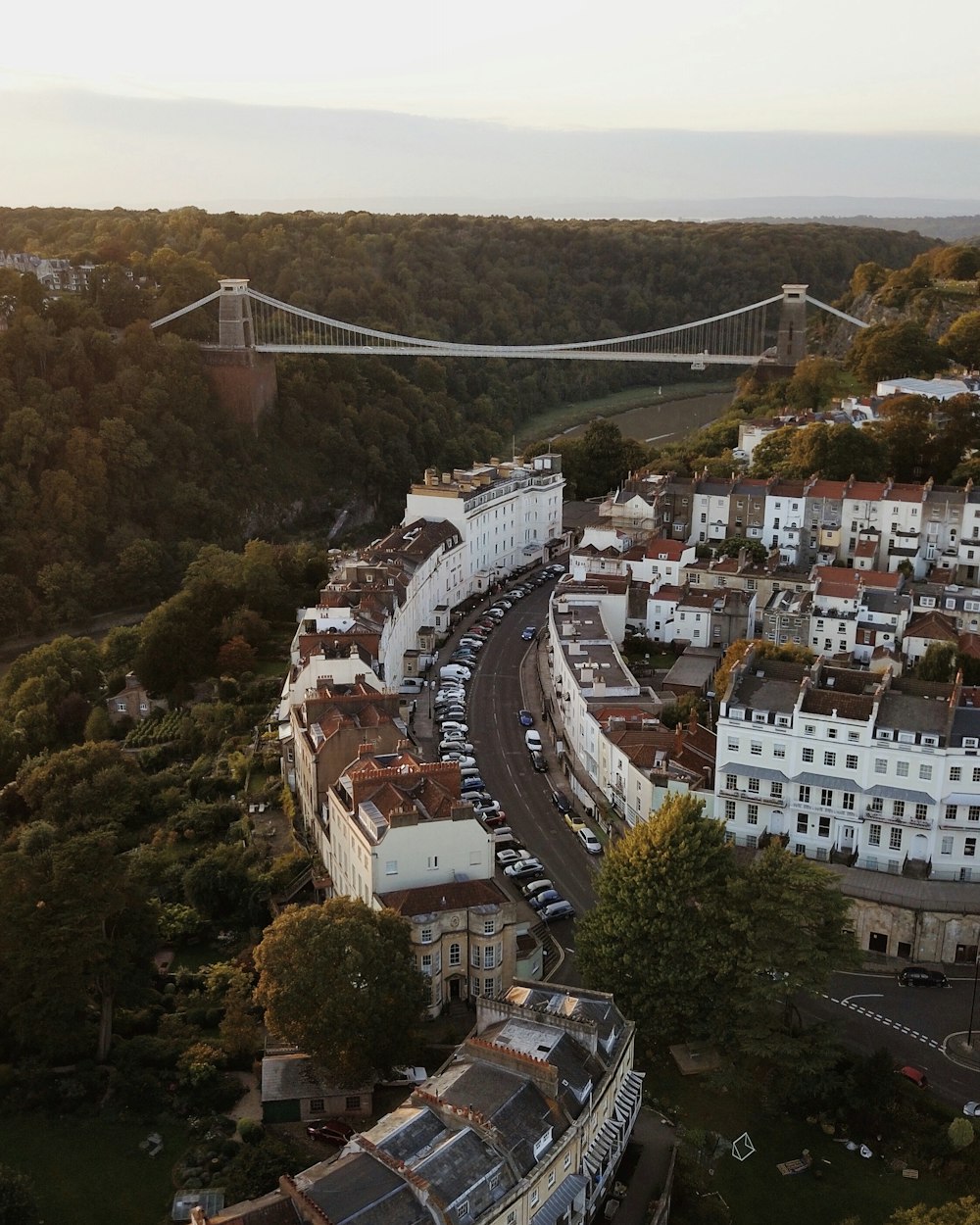 vista aérea dos edifícios da cidade durante o dia