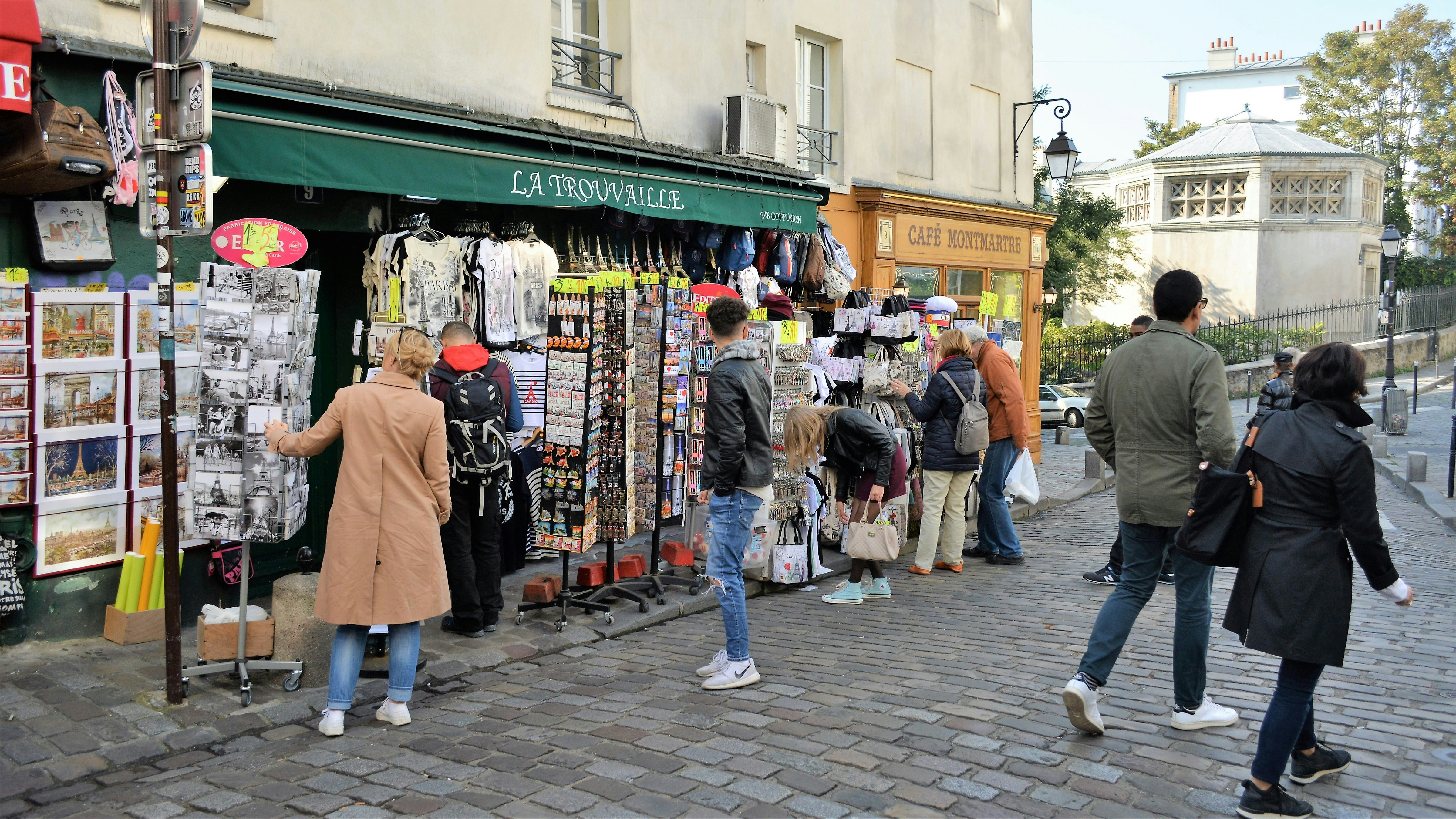 The Essential Guide to Buying Unique Souvenirs in France