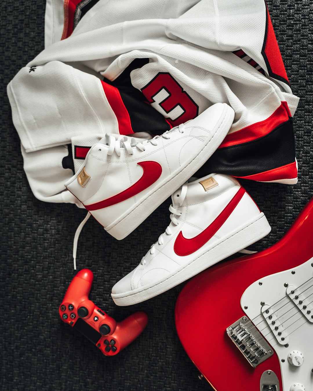 white and red nike basketball shoes