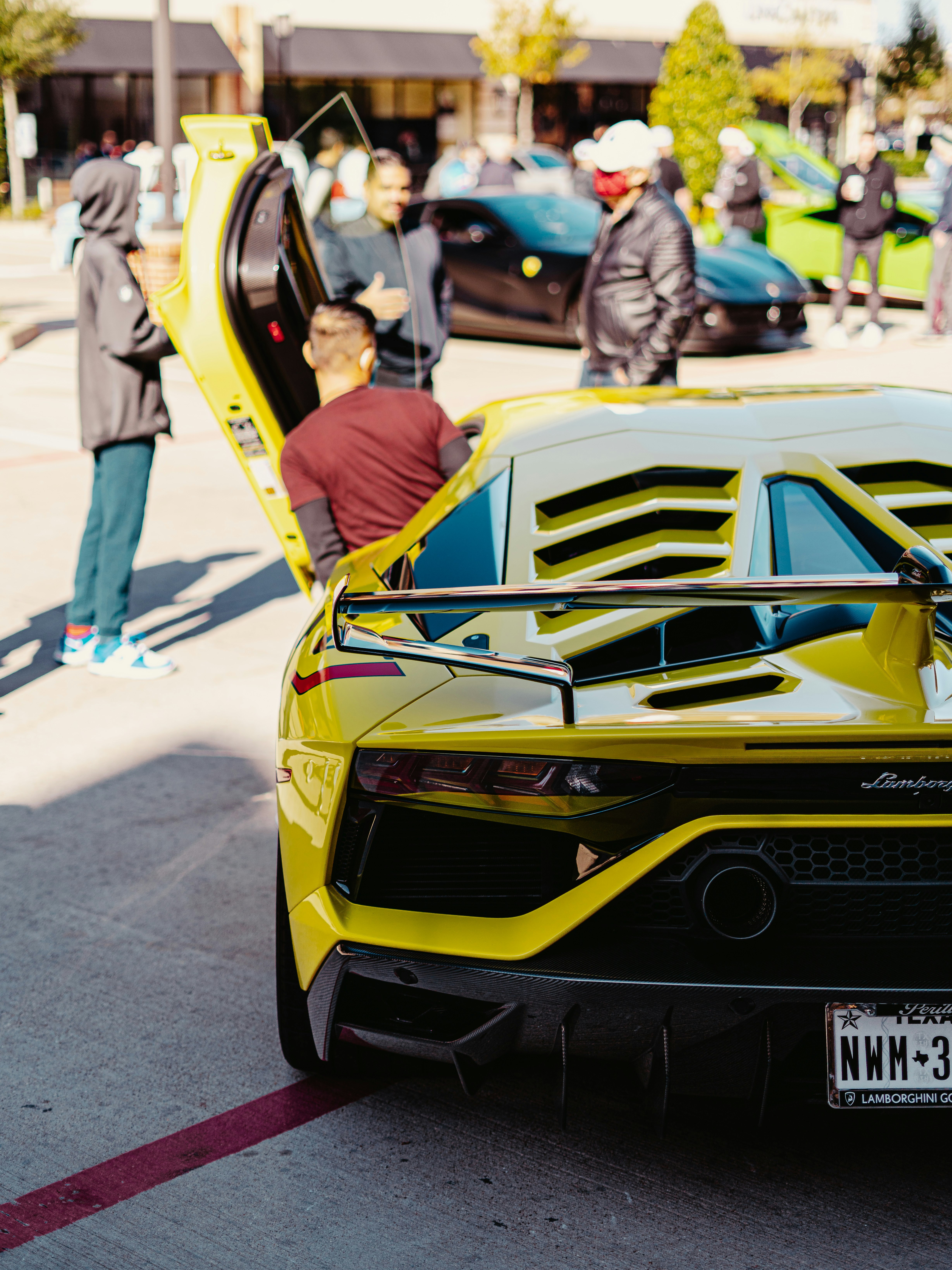 yellow and black bmw m 3