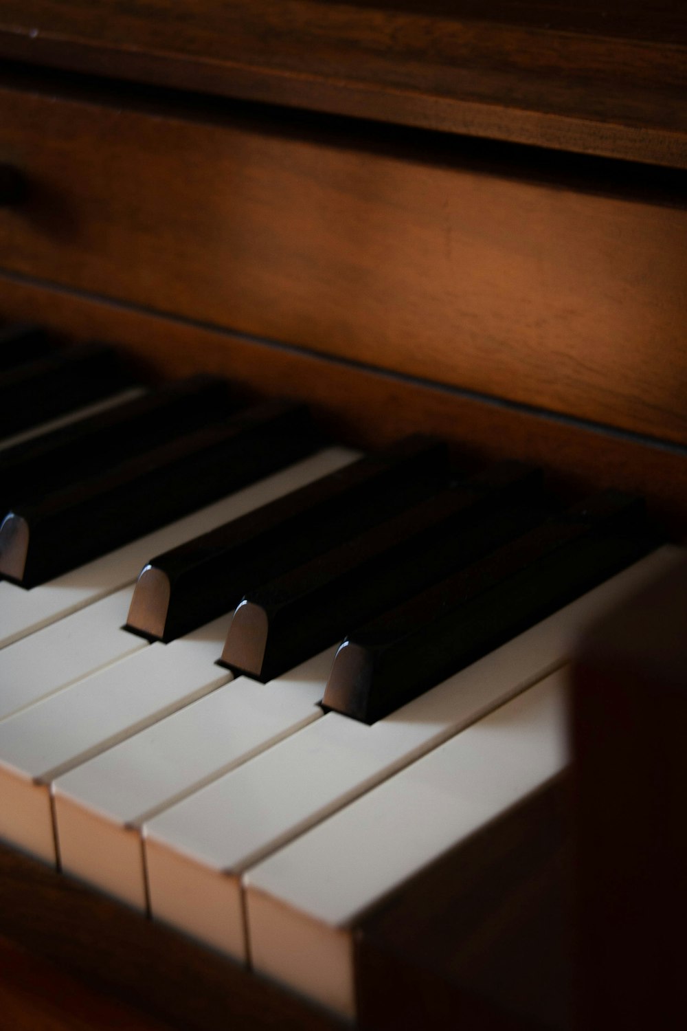 brown and white upright piano